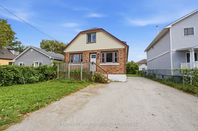 Detached at 119 Pelham Road, St. Catharines, ON L2S 1T4