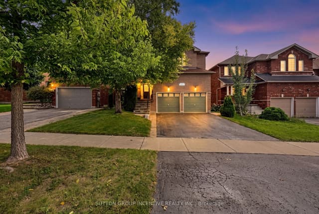 Detached at 23 Prince Of Wales Drive, Barrie, ON L4N 0T5