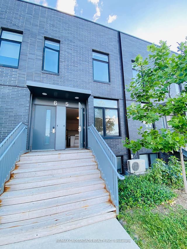 Condo Townhouse at 1720 Simcoe Street N 5, Oshawa, ON L1G 4X9