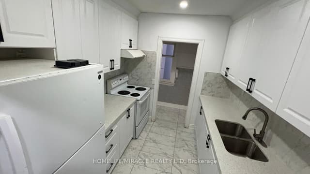 Detached at 213 Queen Street W, Brampton, ON L6Y 1M6