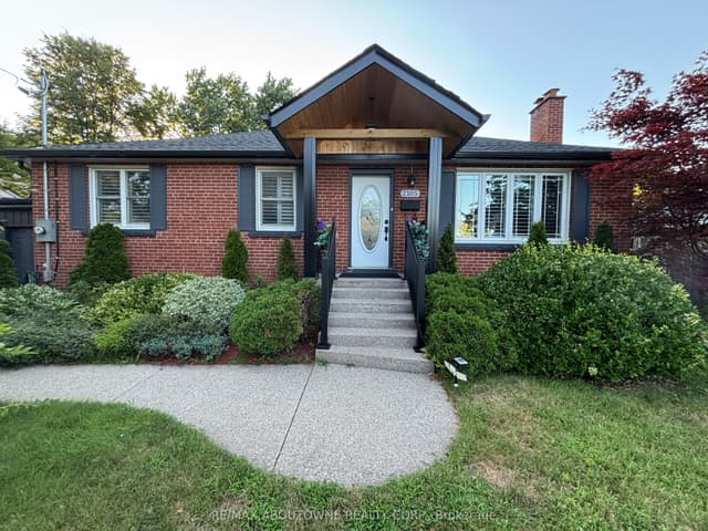 Detached at 2105 Maplewood Drive, Burlington, ON L7R 2C6