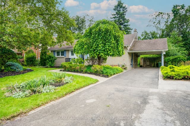Detached at 30 Dale Avenue, Hamilton, ON L8G 3L9
