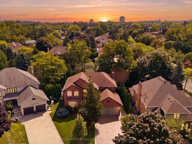 Detached at 1820 Shady Creek Court, Mississauga, ON L5L 3W2