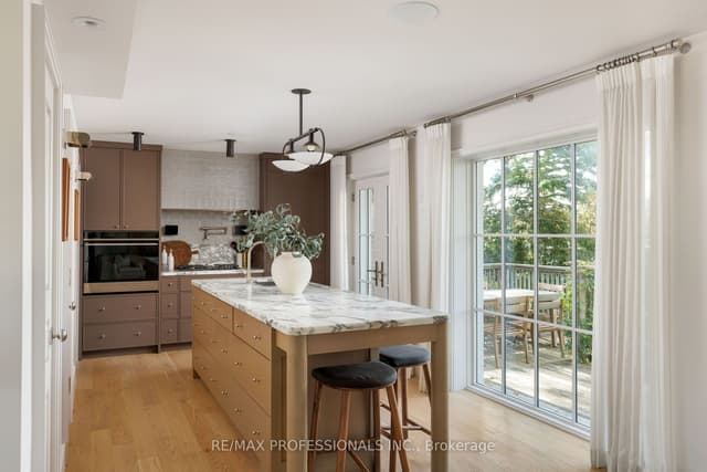 Detached at 8 Glenn Murray Drive, Toronto, ON M8Y 3H3, Toronto W07