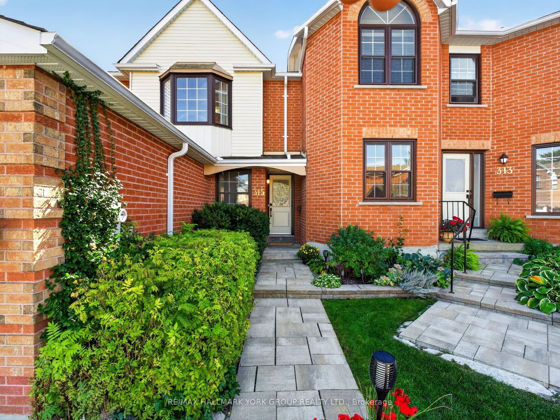 Suite 32, Unit 32 · 315 Wilkes Crt