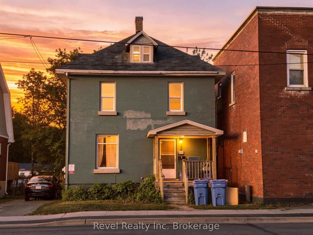 Duplex at 517 Fisher Street S, North Bay, ON P1B 2E4