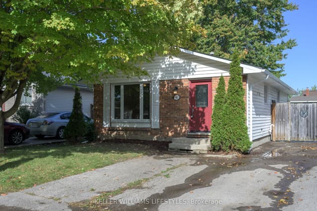 Detached at 42 Stroud Crescent, London South, ON N6E 1Z6