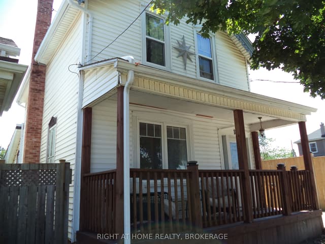 Detached at 18 Almond Street, St. Catharines, ON L2T 1E9