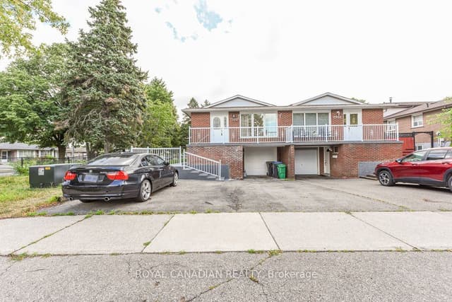 Semi-Detached at 7700 Kittridge Drive, Mississauga, ON L4T 3J6