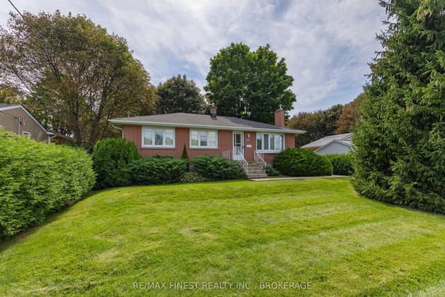 Detached at 721 Front Road, Kingston, ON K7M 5R6
