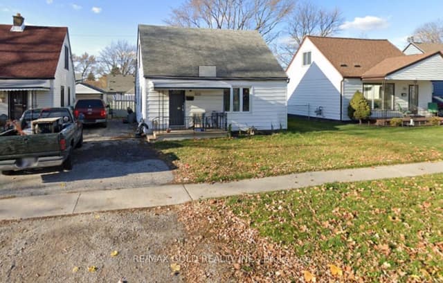 Detached at 1315 Partington Avenue, Windsor, ON N9B 2P5