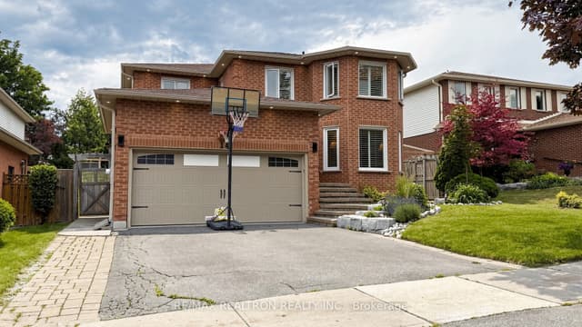 Detached at 14 Raiford Street, Aurora, ON L4G 6J2