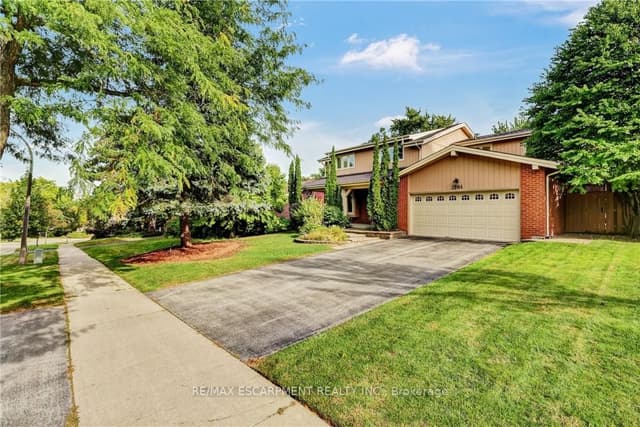 Detached at 2284 Mansfield Drive, Burlington, ON L7P 3J4