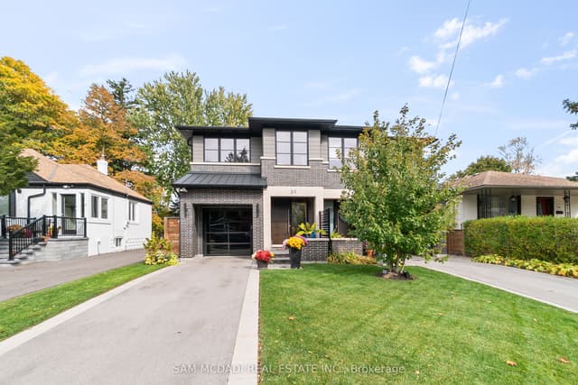 Semi-Detached at 39 Oakwood Avenue N, Mississauga, ON L5G 3L8