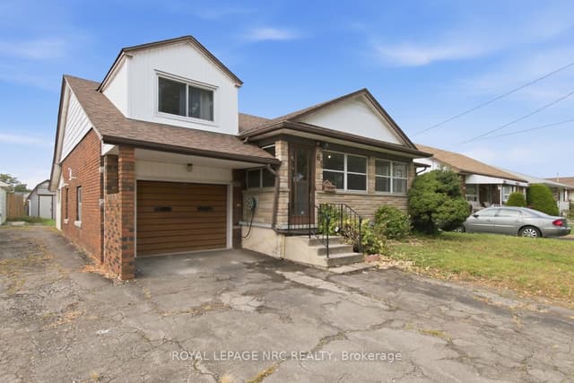 Detached at 65 Golden Boulevard W, Welland, ON L3B 1H5