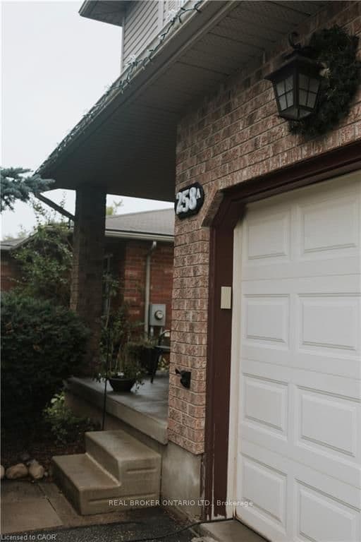 Semi-Detached at 258 Inverhuron Crescent Unit A, Waterloo, ON N2V 2H5