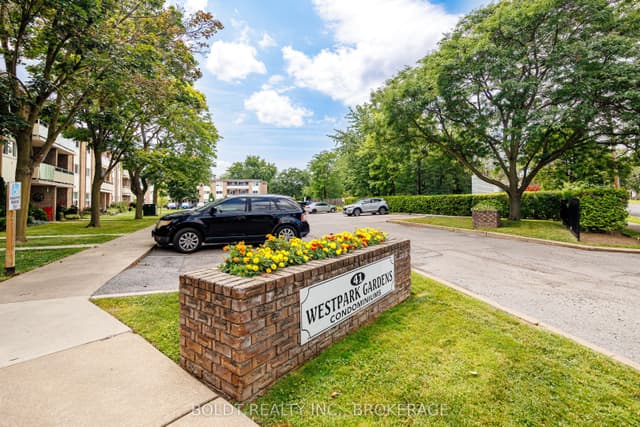 Condo Apartment at 41 Rykert Street 209, St. Catharines, ON L2S 3A4