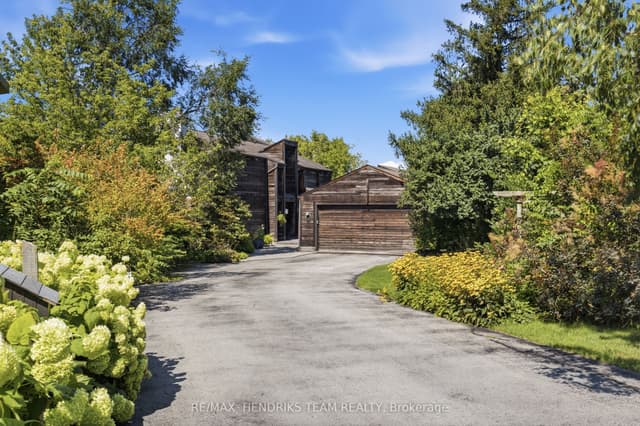 Detached at 10 Vergorda Circle, St. Catharines, ON L2T 2P2