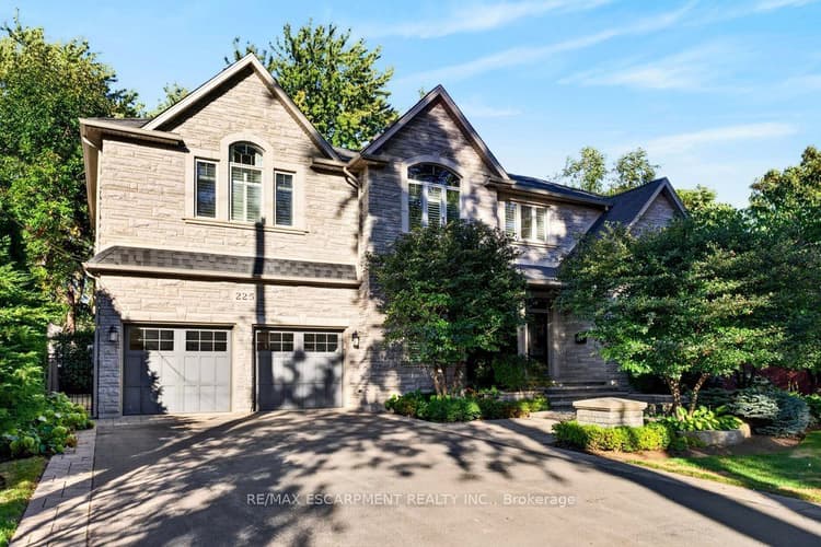 225 Lakeside Avenue