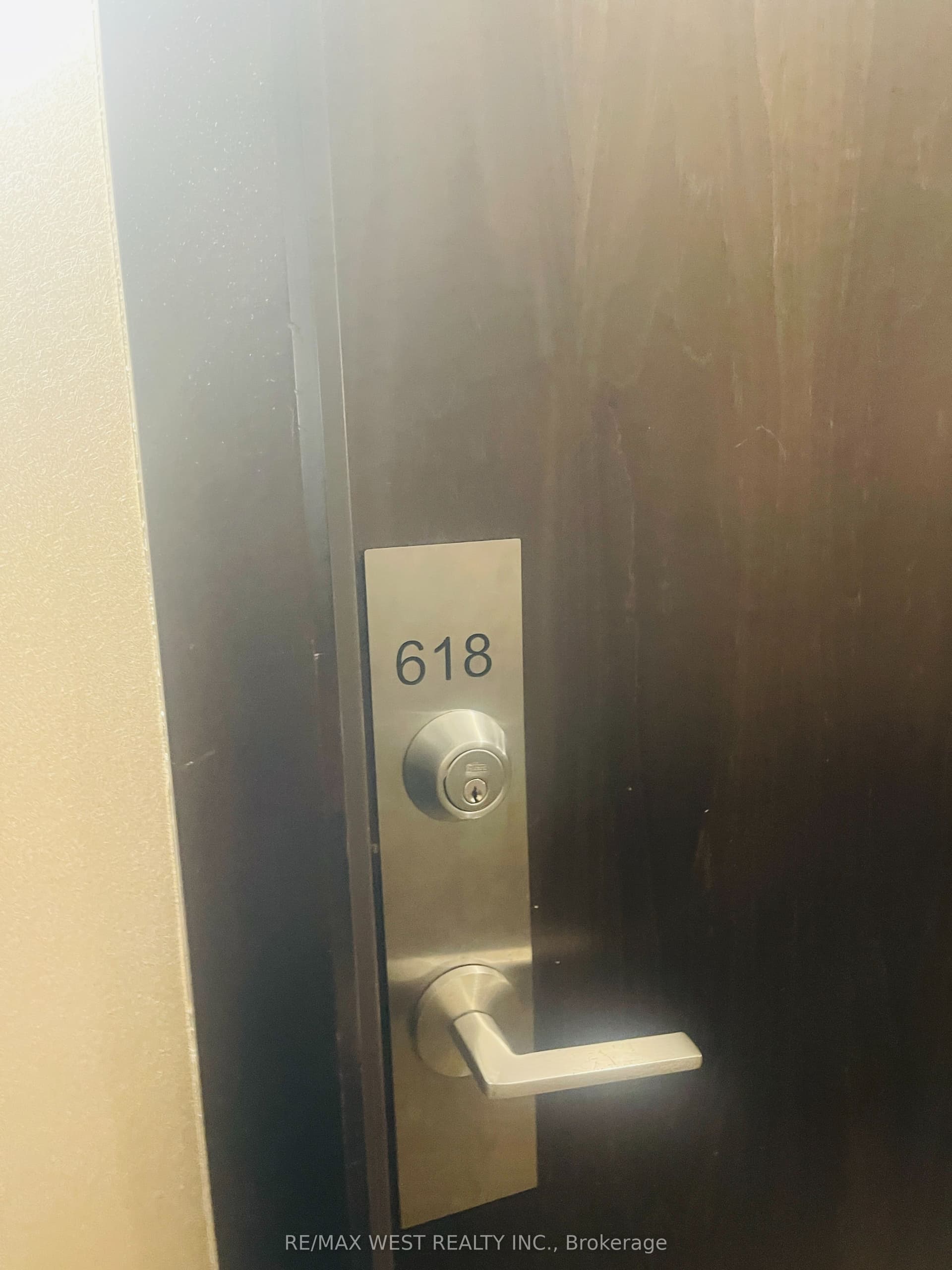 Suite 618 · Floor 6, Unit 618 · 7608 Yonge St