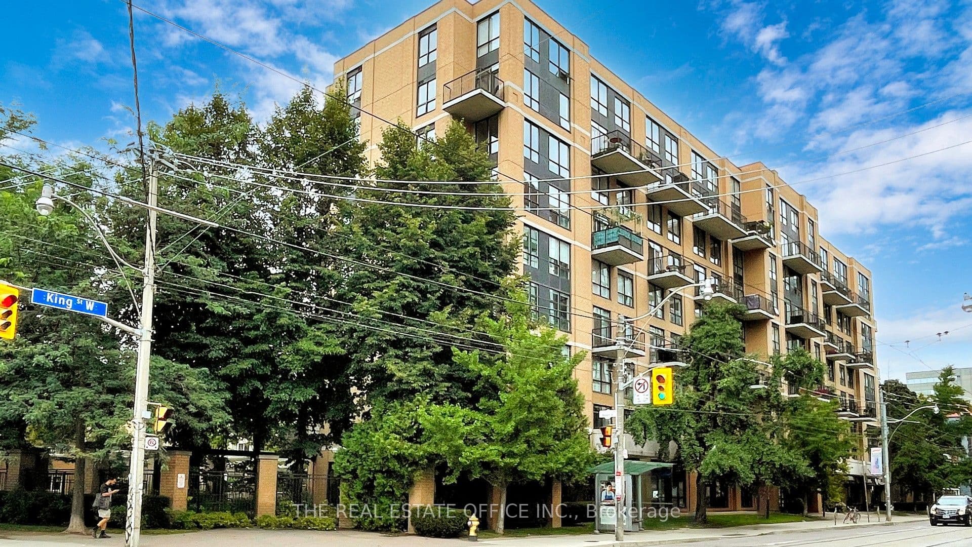 Suite 405 · Floor 4, Unit 405 · 800 King St W