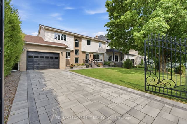 Detached at 513 Maplehurst Avenue, Oakville, ON L6L 4Y8