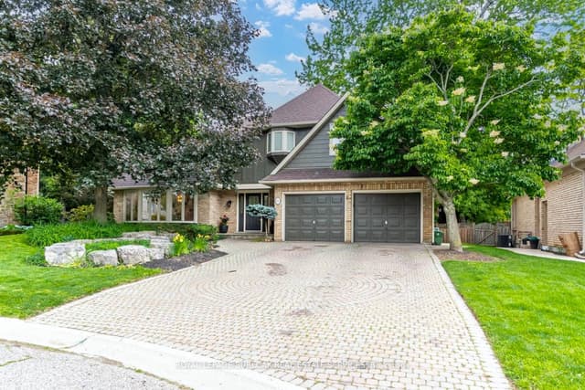 Detached at 181 Golf Links Road, Hamilton, ON L9G 2N4