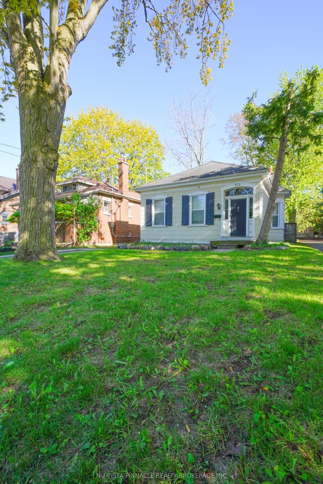 Detached at 571 Dufferin Avenue, London East, ON N6B 2A5
