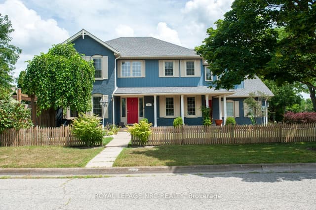 Detached at 22 Senator Drive, St. Catharines, ON L2S 3T3