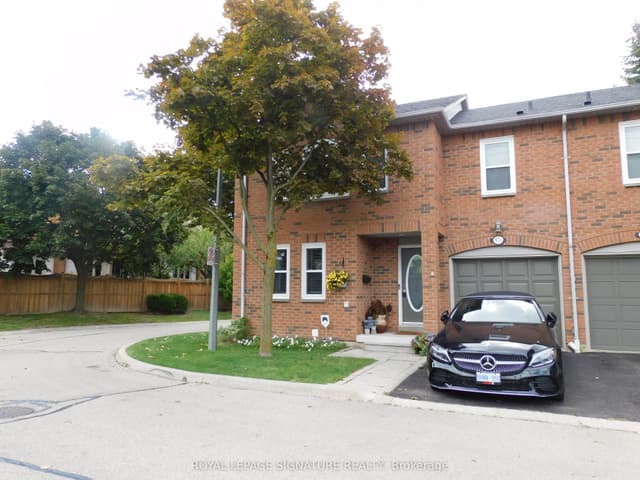 Condo Townhouse at 5865 Dalebrook Crescent 57B, Mississauga, ON L5M 5X1