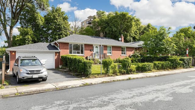 Detached at 256 Ferris Road, Toronto, ON M4B 1H6, Toronto E03
