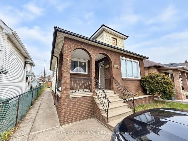 Detached at 1102 Langlois Avenue 1102, Windsor, ON N9A 2H5