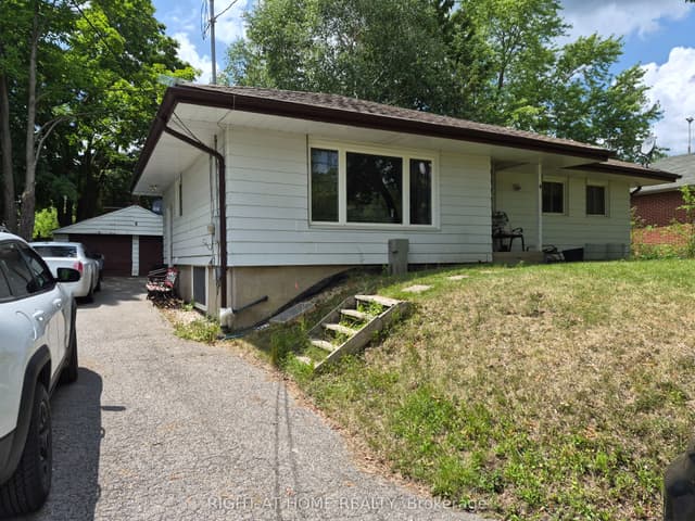 Detached at 4 Wendy Way, Richmond Hill, ON L4E 2V6