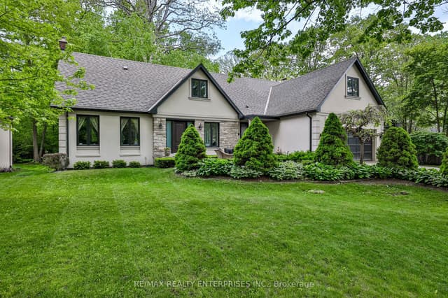 Detached at 208 Mineola Road W, Mississauga, ON L5G 2C7
