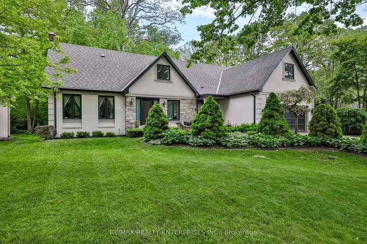 208 Mineola Road