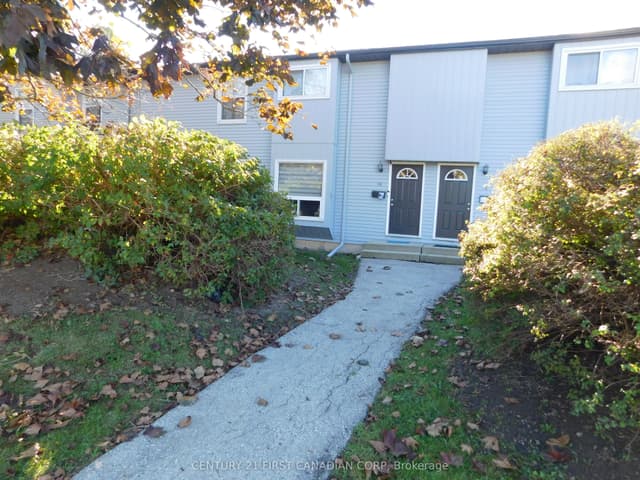 Condo Townhouse at 70 Fiddlers Green Road 116, London North, ON N6H 4R4