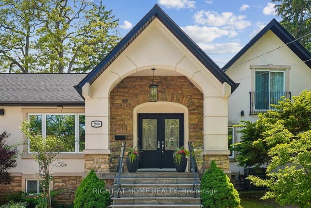 Detached at 2090 Stonehouse Crescent, Mississauga, ON L5H 3J1