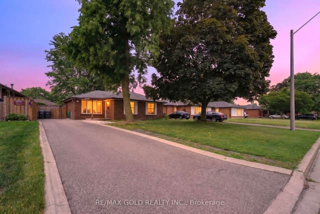 Detached at 40 Devonshire Drive, Brampton, ON L6T 3G3