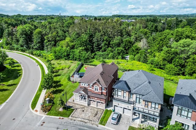 Detached at 2 Cottonwood Hollow Court, Aurora, ON L4G 3L8