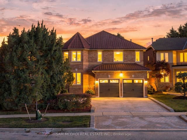 Detached at 5289 Fallingbrook Drive, Mississauga, ON L5V 1N8