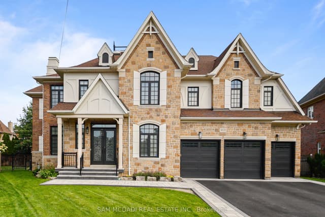 Detached at 950 Fredonia Drive, Mississauga, ON L5C 2W4