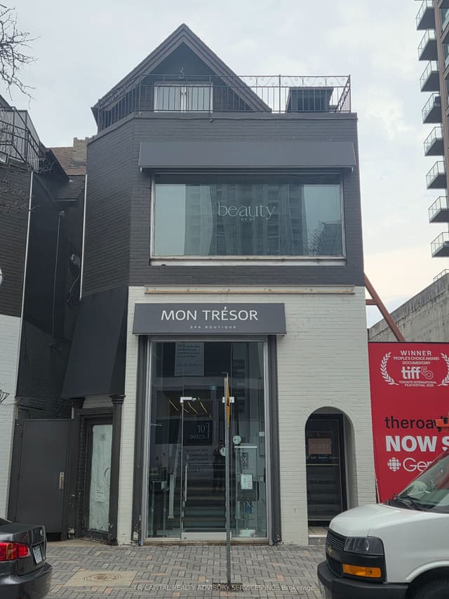 Office at 86 Yorkville Avenue 2nd, Toronto, ON M5R 1B9, Toronto C02
