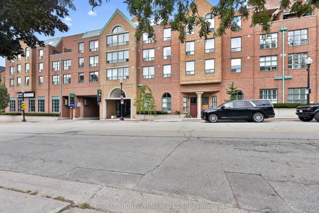 Condo Apartment at 221 Robinson Street 211, Oakville, ON L6J 7N9