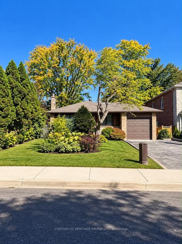 Detached at 130 Grandview Avenue, Markham, ON L3T 1H6