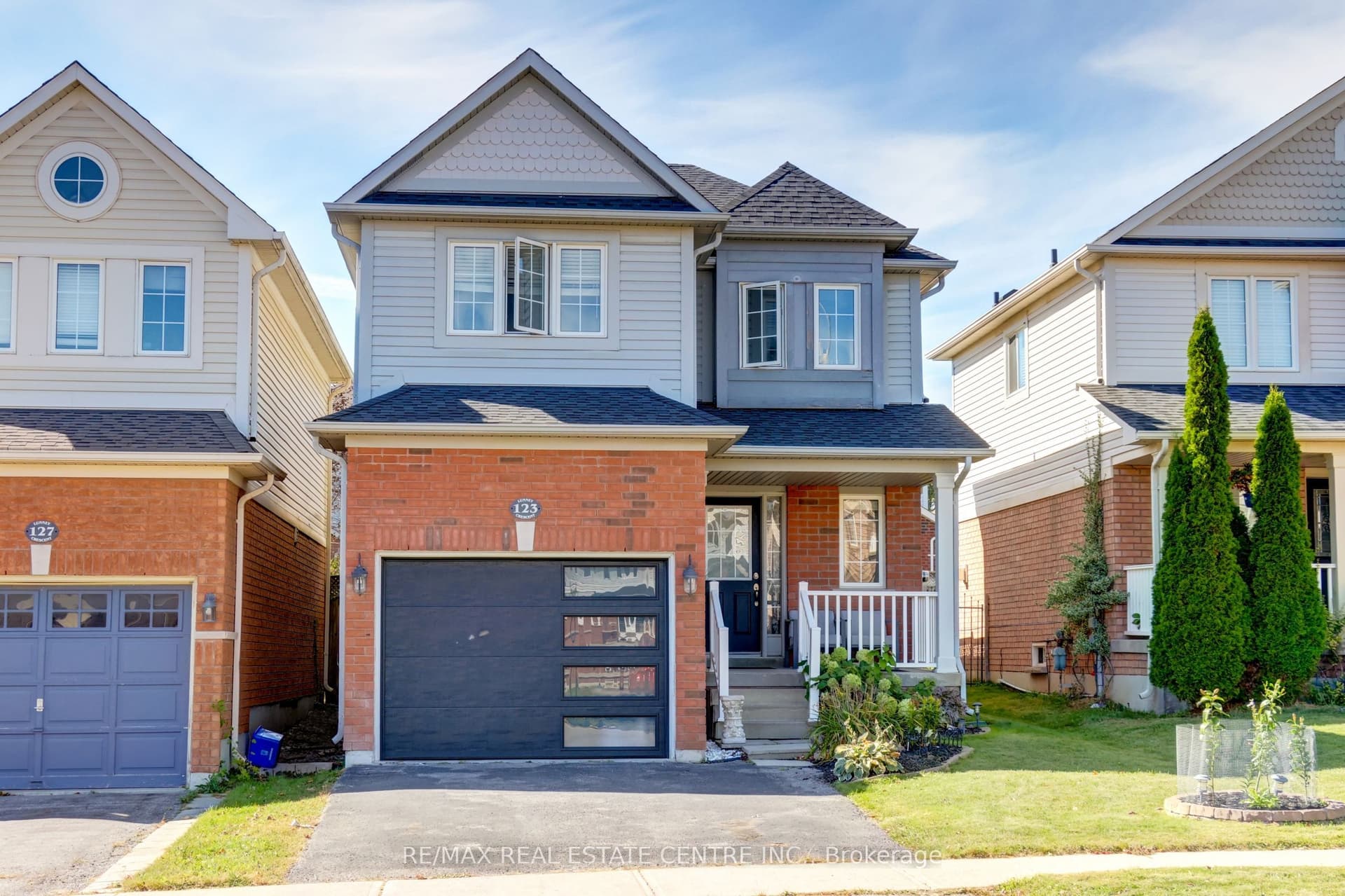 123 Lunney Cres