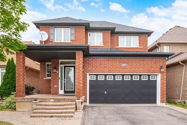 Detached at 227 Minto Crescent, Milton, ON L9T 7P4