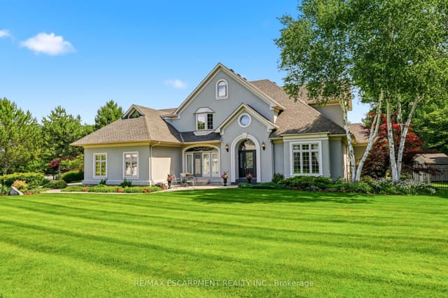 Detached at 28 Millcreek Court, Hamilton, ON L9G 4Z3