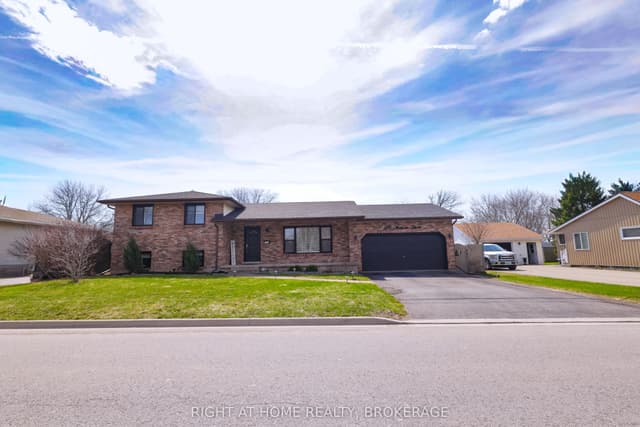 Detached at 7698 Mulhern Street, Niagara Falls, ON L2H 1B5