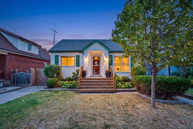 Detached at 20 East 18th Street, Hamilton, ON L9A 4N7