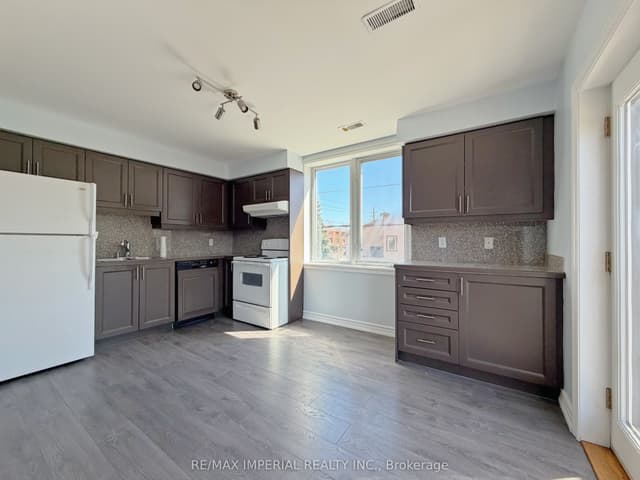 Att/Row/Townhouse at 621A The Queensway, Toronto, ON M8Y 1K4, Toronto W07
